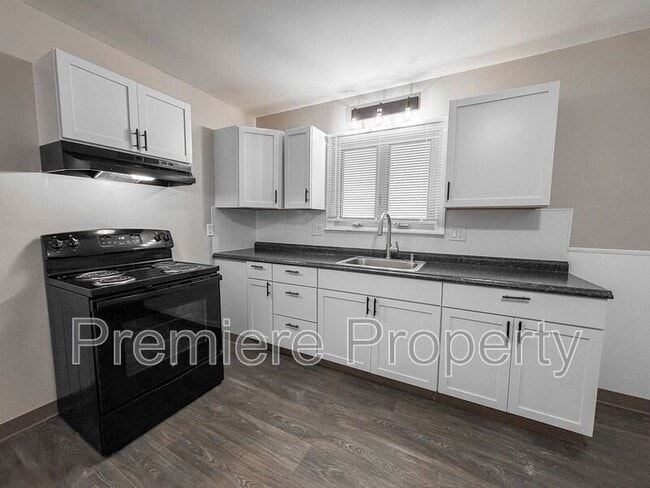 Building Photo - 704 N Pearl St