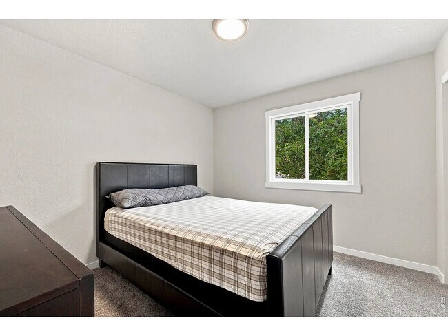 Building Photo - 2431 Sunstone Dr