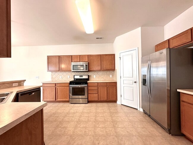 Building Photo - **MOVE IN SPECIAL!**Beautiful 3BR/2.5BA Home in Charlotte!