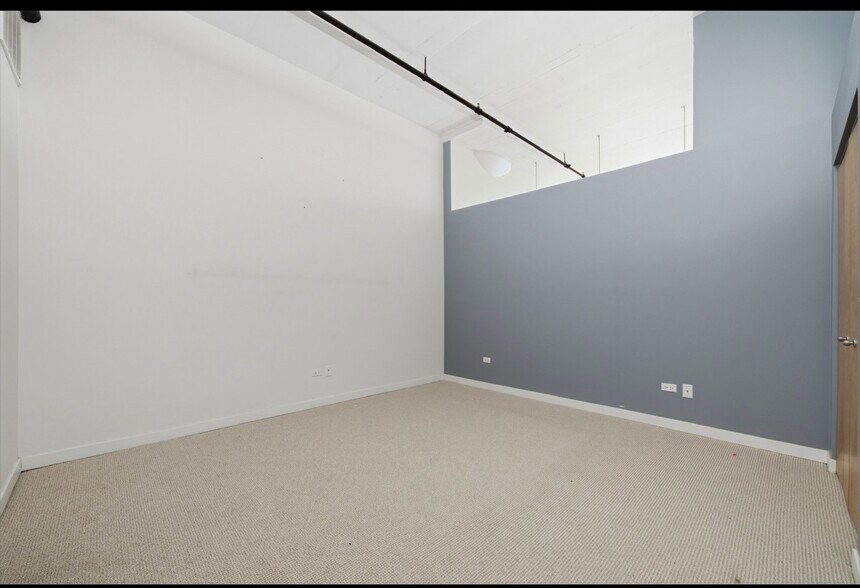 Building Photo - 1224 W Van Buren St