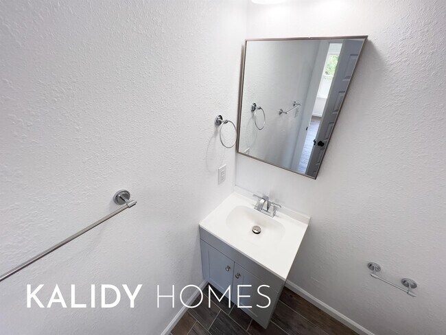 Building Photo - 3504 N Westmont St