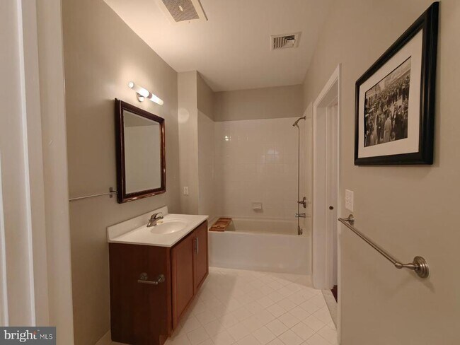 Building Photo - 206 Carson Terrace