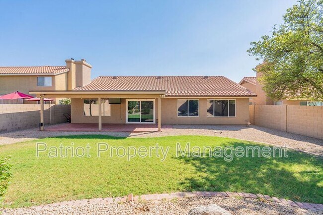 Building Photo - 4704 E Villa Maria Dr