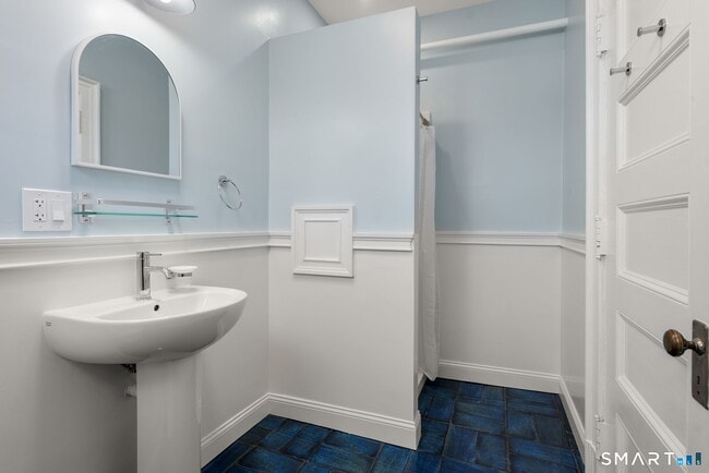 Building Photo - 360 Farmington Ave