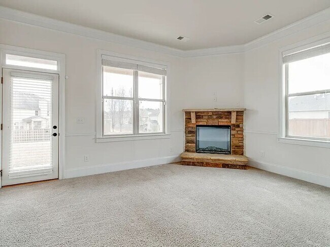 Building Photo - 12 Hillfoots Ct