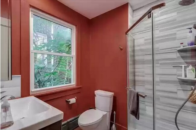 Building Photo - Must See 3 BD/ 2 BA located in Squirrel Hill Available 8/1/2026