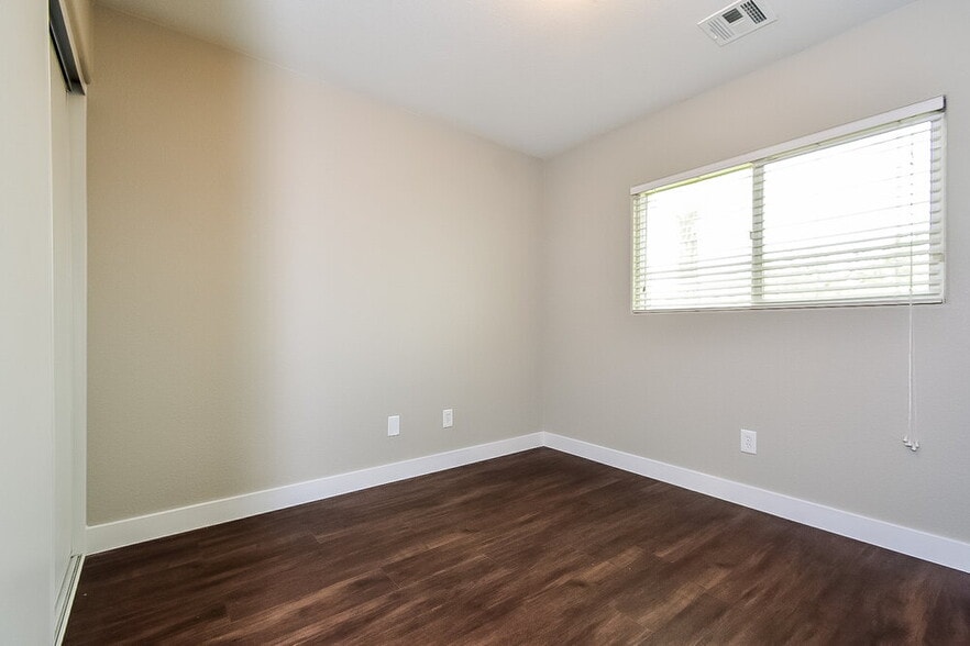 Building Photo - 3609 N Porch Swings Way