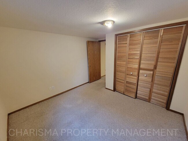 Building Photo - 4 BD, 2 BA - FENCED IN YARD, PRIVATE TRAILS, FINISHED UPPER AND LOWER LIVING AREAS, ATTACHED GARAGE!