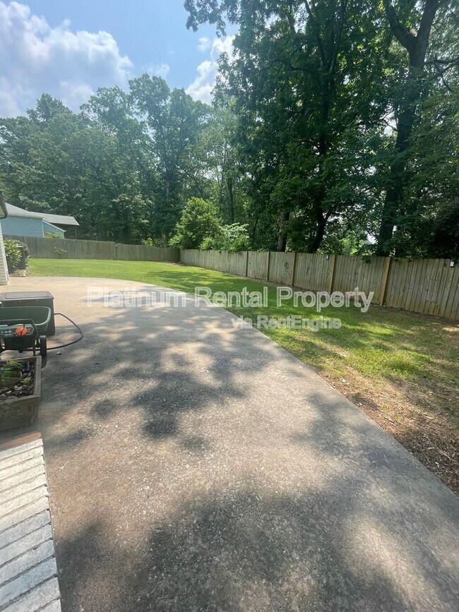Building Photo - 2216 Shancey Ln