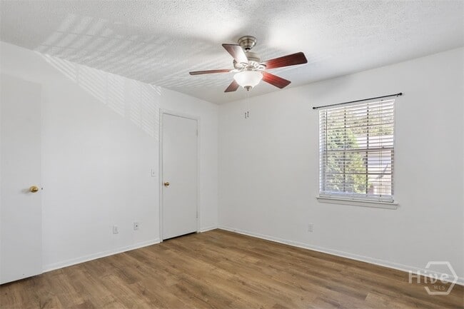 Building Photo - 18 Knollwood Cir