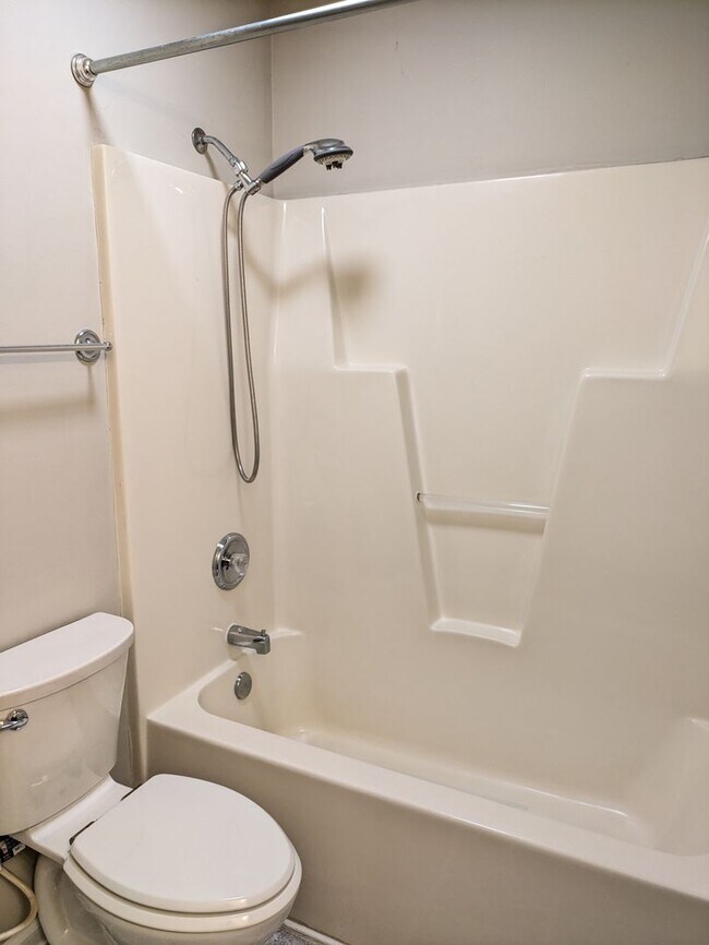 Building Photo - Move in Ready Ranch in Tall Oaks