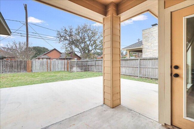 Building Photo - 2518 Date Palm Dr