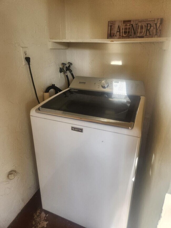 Building Photo - 1261 NE 2nd St