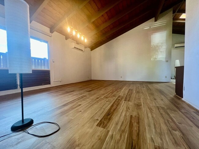 Building Photo - Spacious & Desirable 4/2/2 Single Family H...