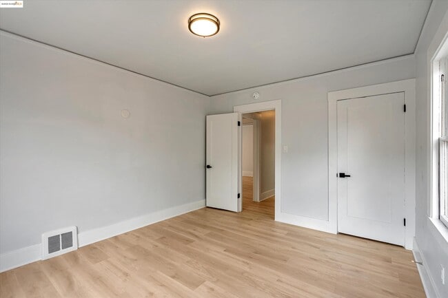 Building Photo - 865 40th St