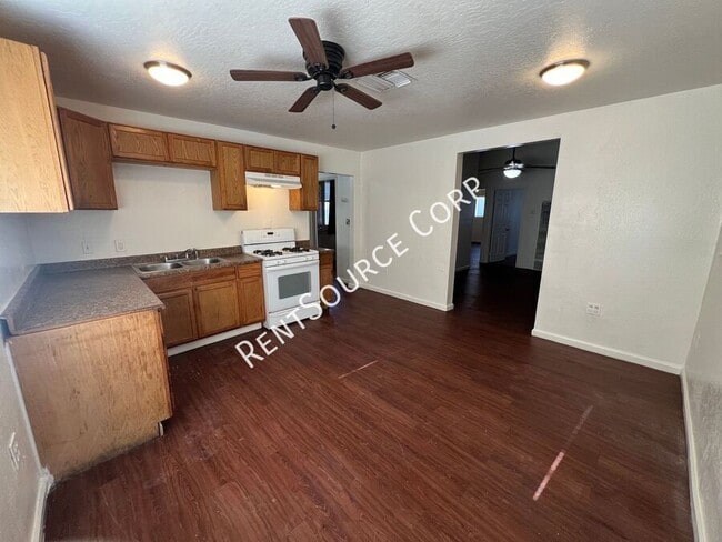 Building Photo - 1411 Nancy St