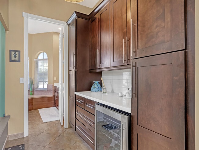 Building Photo - 2227 Ridgewood Cir