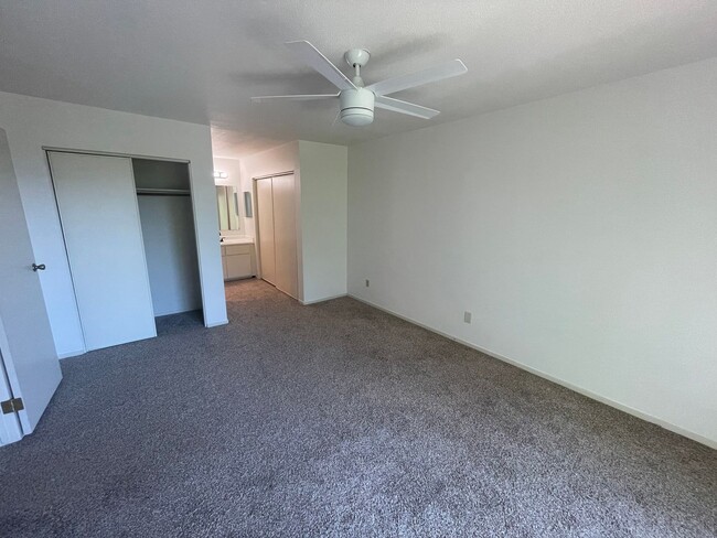 Building Photo - Cute 3 Bedroom Townhome close to UNR