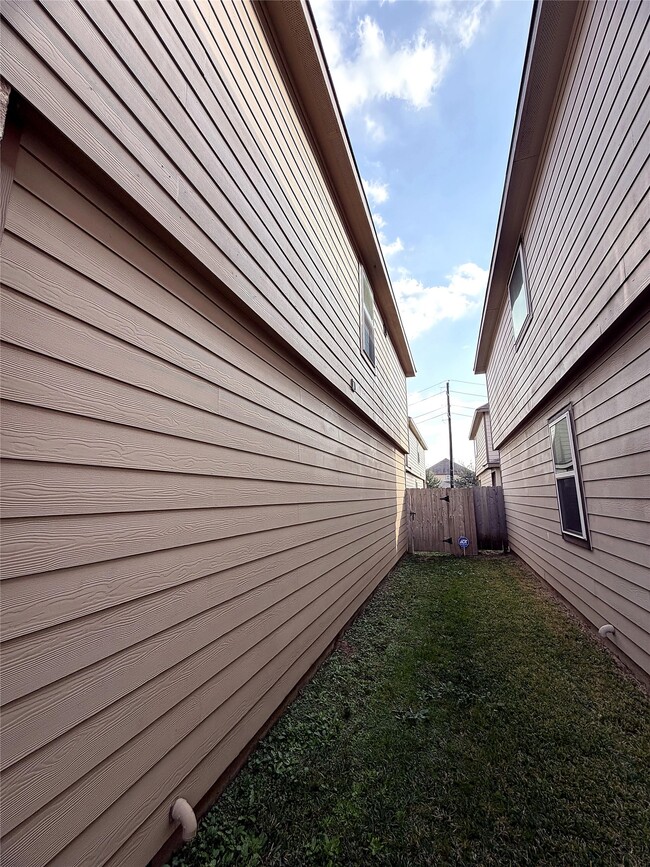 Building Photo - 18623 Dingo Stream Ln