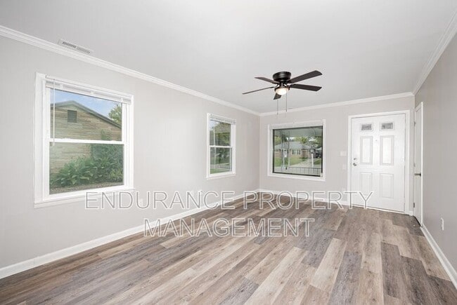 Building Photo - 4612 W Hillcrest Ave