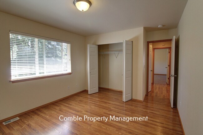 Building Photo - 16115 40th Ave SE