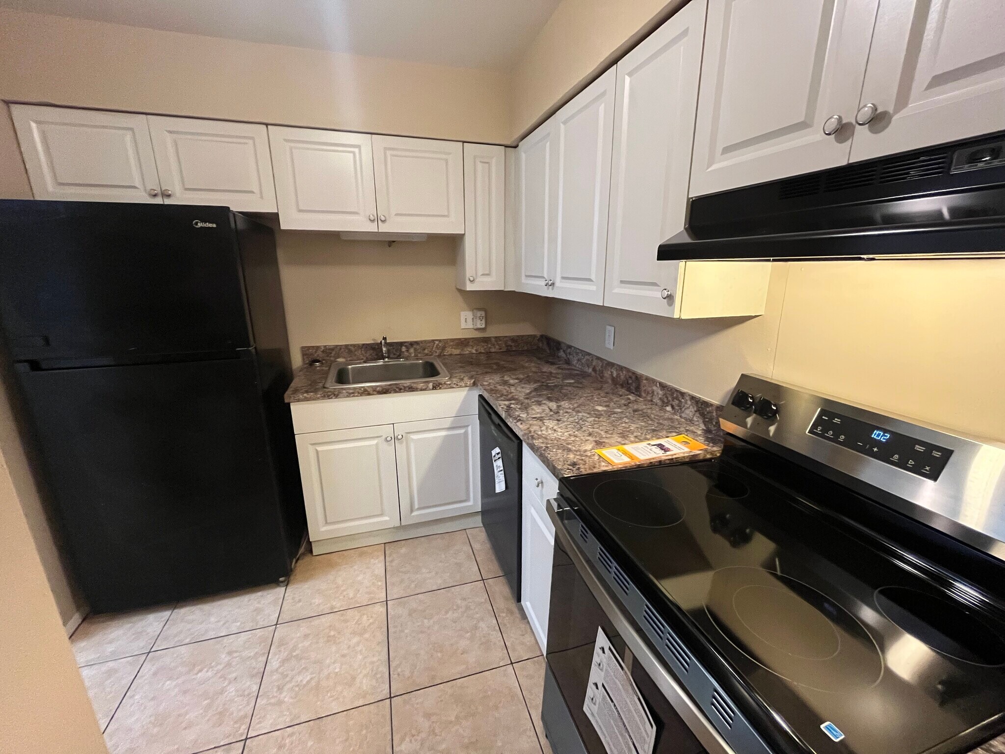 Kitchen - 300 Cherokee Ct