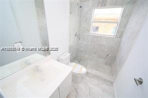 Building Photo - 810 7th St