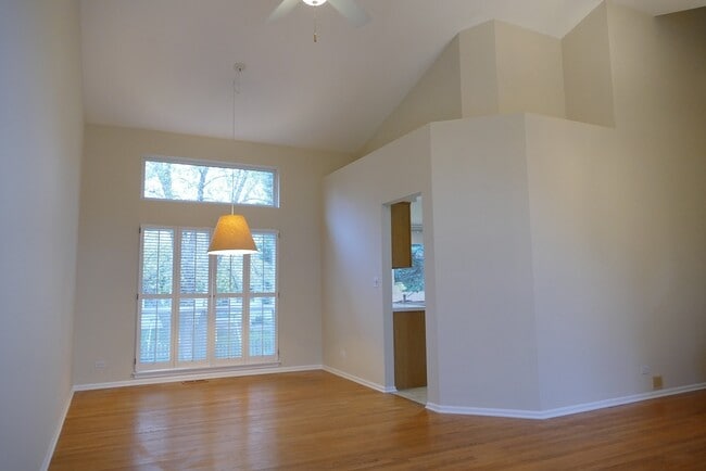 Building Photo - 2052 Spice Cir