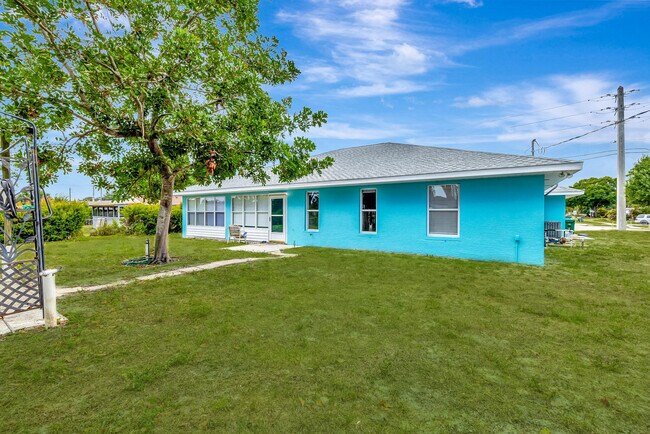 Building Photo - 189 SE Floresta Dr