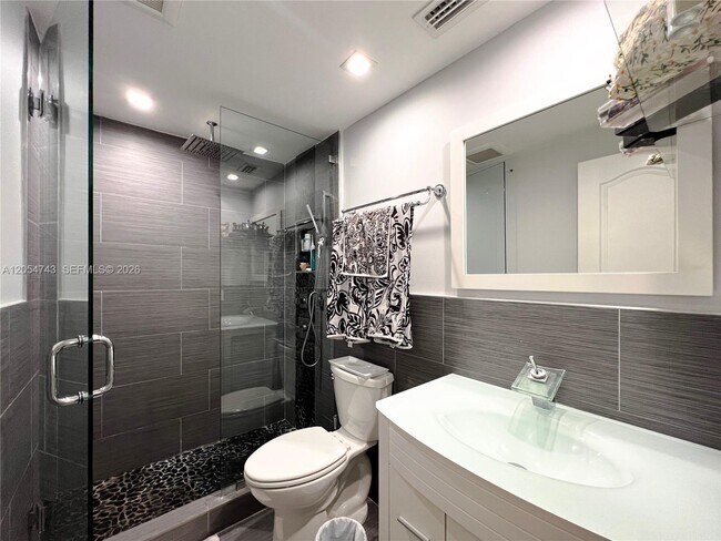 Building Photo - 1408 Brickell Bay Dr