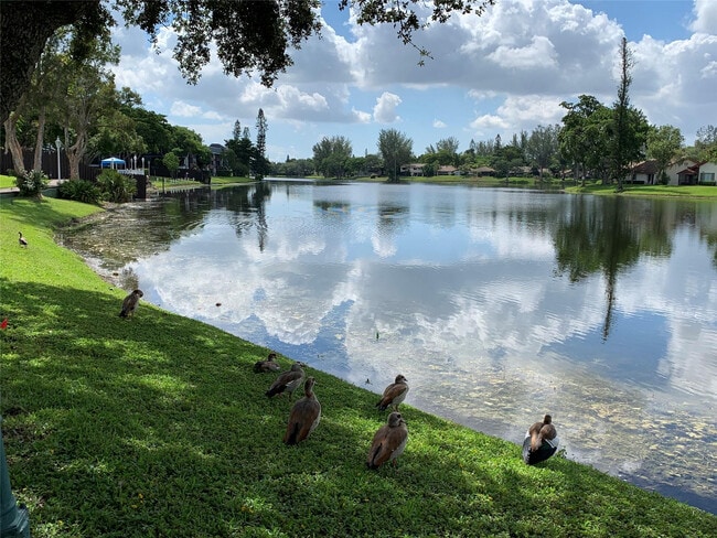 Building Photo - 3670 Inverrary Dr