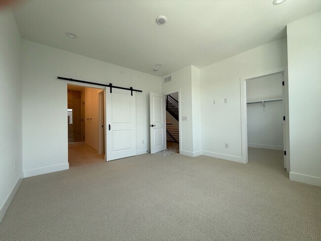 Building Photo - 825 Josephine Wy