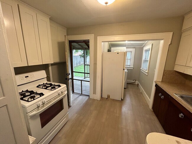 Building Photo - 2512 E 11th Pl