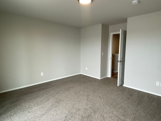 Building Photo - Apple Casitas Condominiums