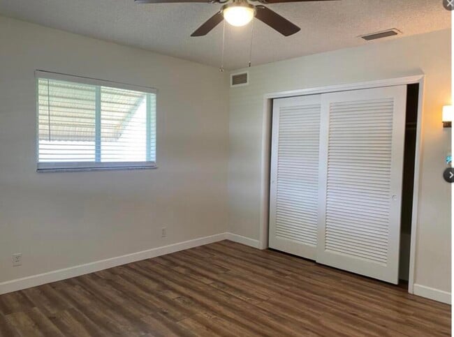 Building Photo - 1230 SE 14th Dr