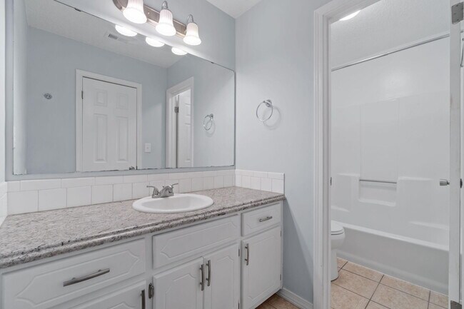 Building Photo - 502 Krest Dr