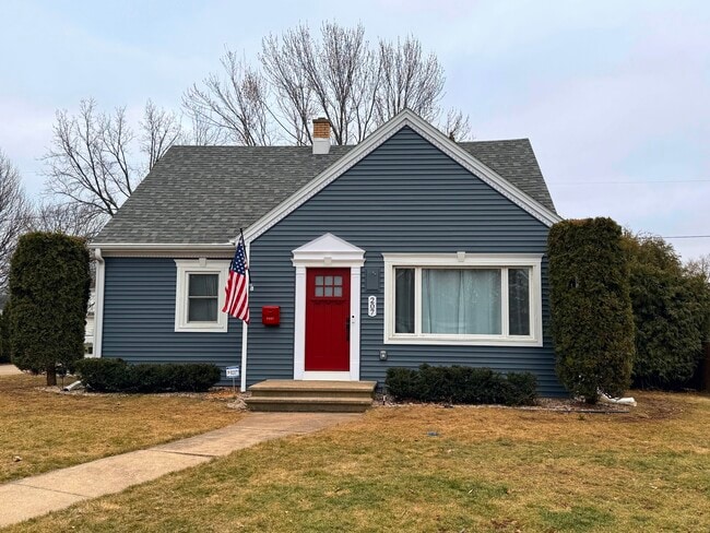 Primary Photo - 207 Crescent Dr