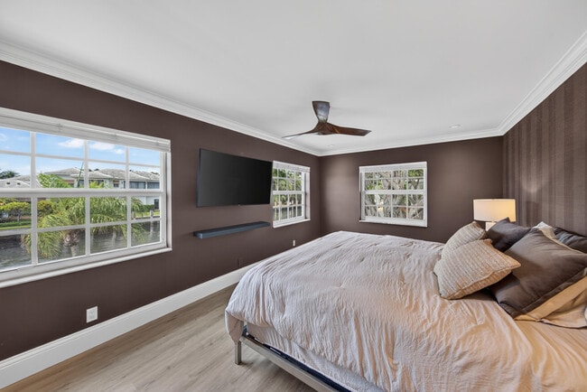 Building Photo - 6515 Bay Club Dr