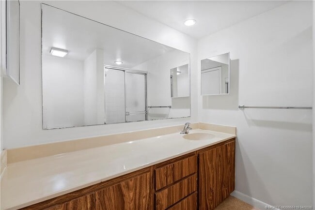 Building Photo - 2930 SW Sunset Trace Cir