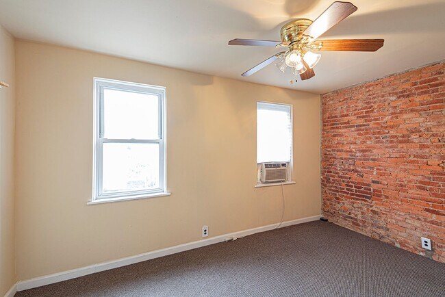 Building Photo - 530 N 32nd St