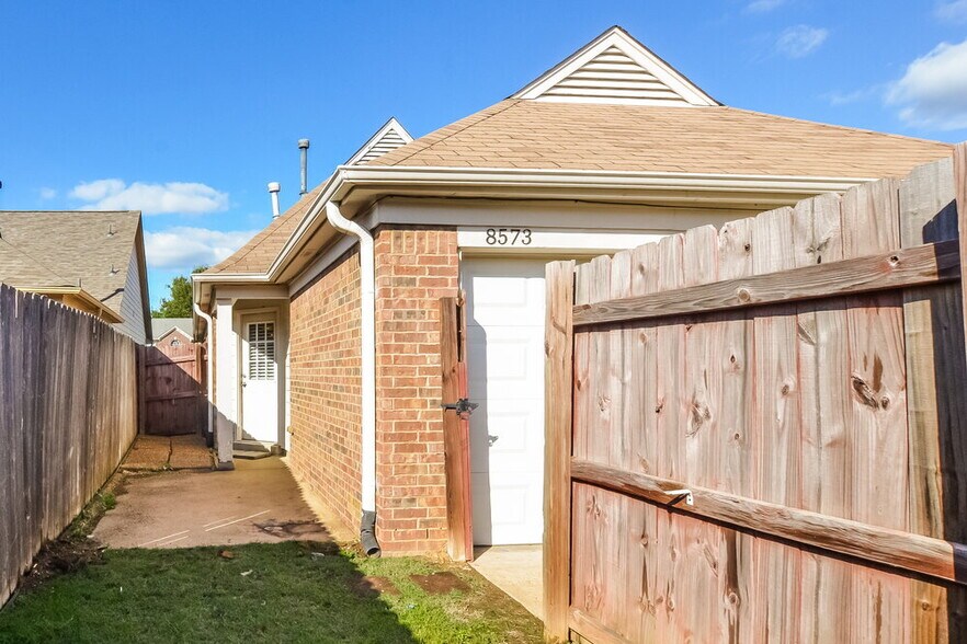 Building Photo - 8573 Griffin Park Dr