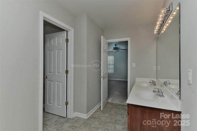 Building Photo - 15723 Wood Duck Crossing Dr
