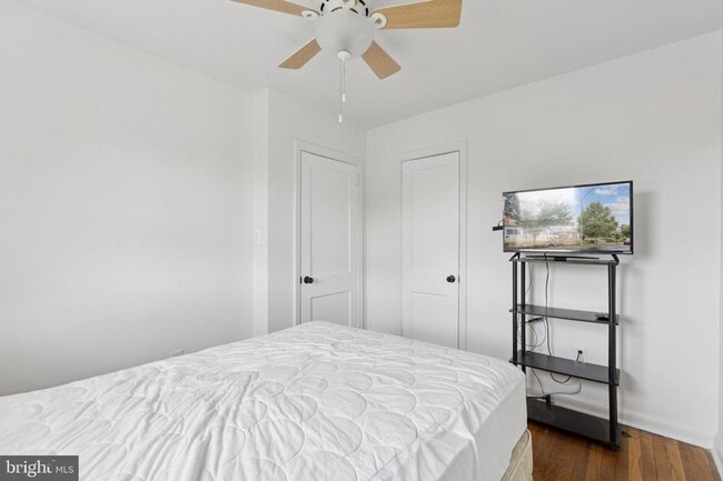 Building Photo - Charming 2-Bedroom Townhome Beautifully Updated and Convenient