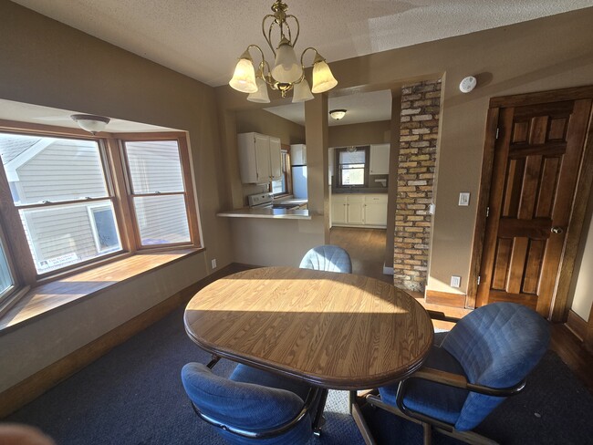 Building Photo - 802-811 11th Ave N