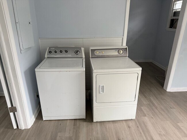 Building Photo - 485 Mellon St