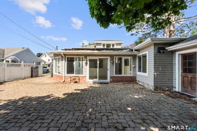 Building Photo - 25 Crescent Bluff Ave