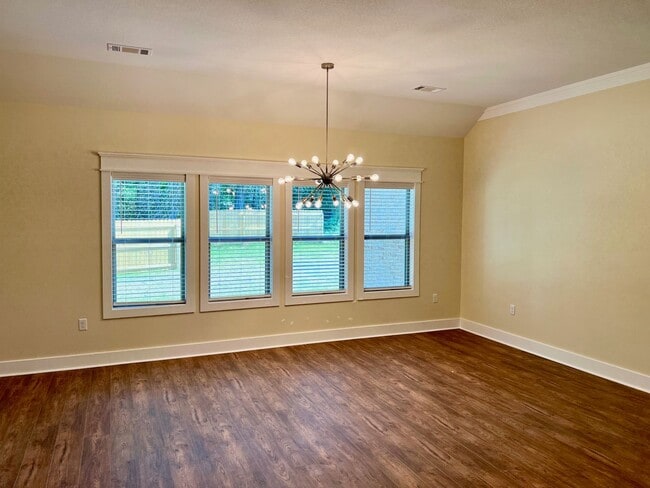 Building Photo - FOR Rent – 3 Bedroom, 2 Bath!