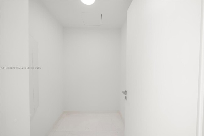 Building Photo - 300 Biscayne Blvd Way