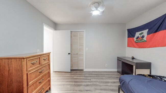 Building Photo - **RENOVATED COLONIAL ON OVER AN ACRE ZONED FOR WILLIAMSON COUNTY BRENTWOOD SCHOOLS**