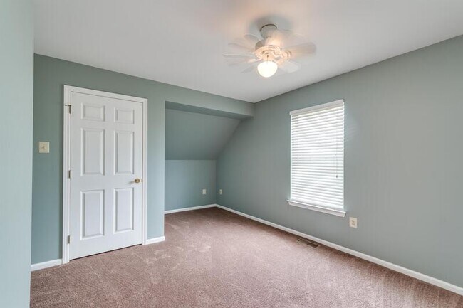 Building Photo - 5806 Riverfront Dr